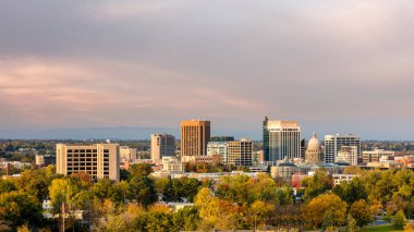 Boise Idaho kentinde sonbahar ağaçları