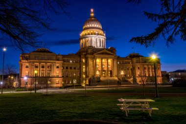 Boise Idaho 'da sermaye ile geceleri piknik masası