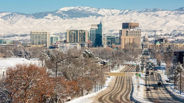 Capital de Idaho y Boise skyline con nieve de invierno — Foto de Stock