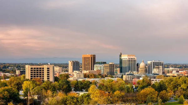 Herbstbäume in der Stadt boise idaho — Stockfoto