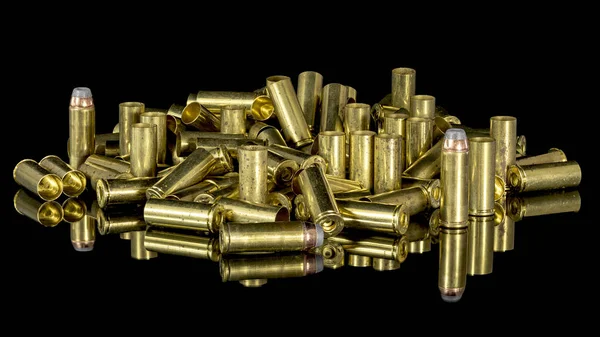Munições e balas em branco em uma pilha — Fotografia de Stock