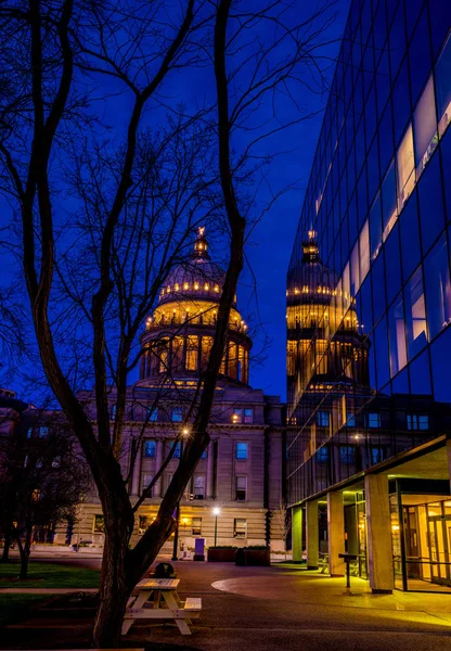 Special Blue Hour image of the state capital Idaho — Stock Photo, Image