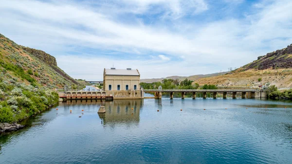 View downstream at the Diversion Dam on the Boise River — Stock Photo, Image