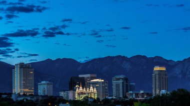 Salt Lake City'nin gece silueti 