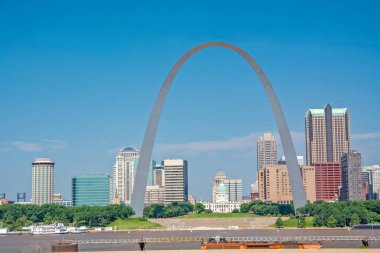 St. Louis'in ünlü kemeri ve başkent binası