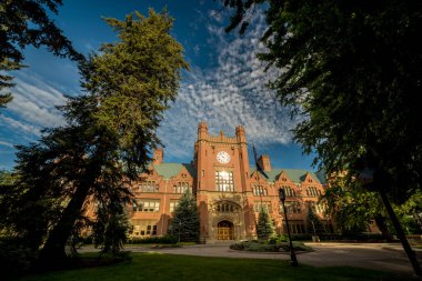 Idaho Üniversitesi tuğla yönetim binası