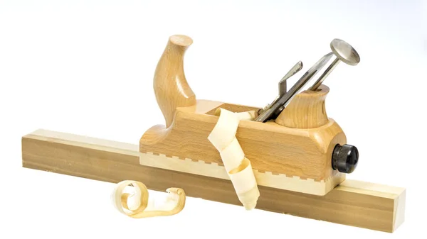 Ремесленник инструмент древесины равнины с стружками — стоковое фото