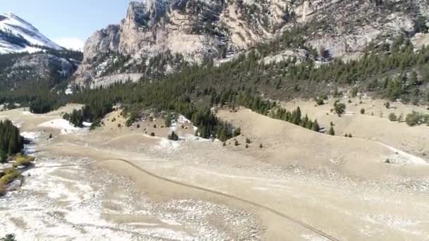 Uitzicht Een Grote Berg Idaho Wildernis Omgeven Door Besneeuwde Toppen — Stockvideo