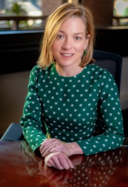 Lauren McLean, Boise Idaho için belediye başkanlığı masasında.