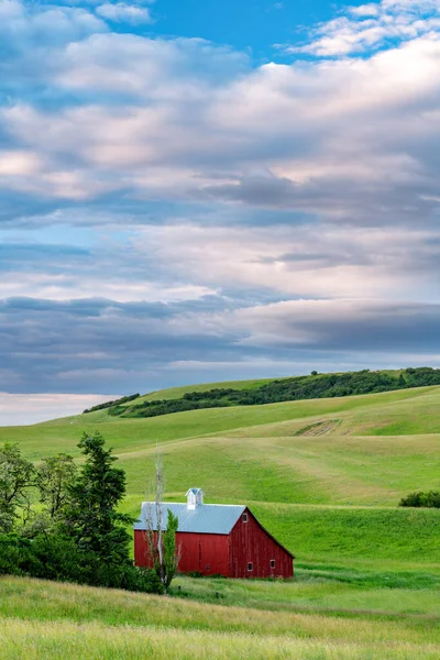 Green Fields Red Barn Located Moscow Idaho — Stock Photo, Image