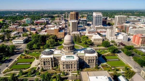 Boise Idaho Havalimanı, tren deposu ve sermayesi hizada.