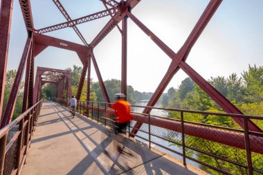 Bisikletli Boise Nehri Köprüsü