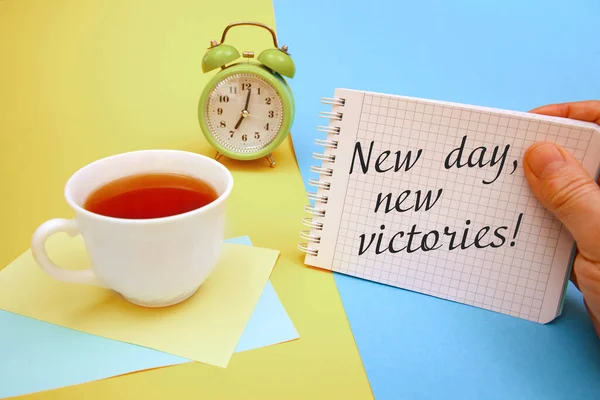 Taza Cuaderno Con Inscripción Nuevo Día Nuevas Victorias Motivación Buen — Foto de Stock