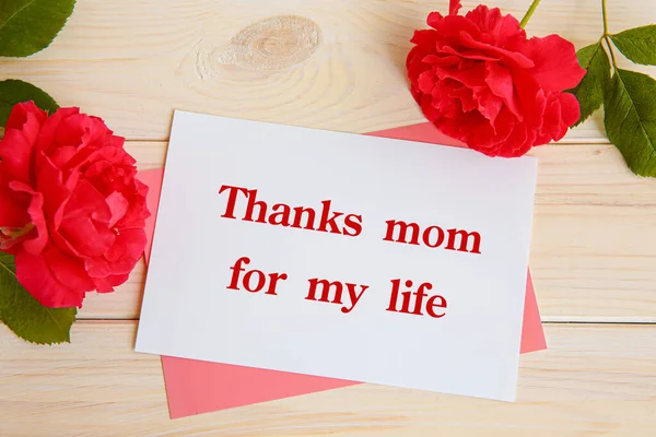 Inscrição Obrigado Mãe Para Minha Vida Rosas Vermelhas Cartão Inscrição — Fotografia de Stock