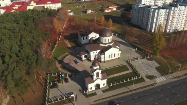 Complexe Ecclésial Exaltation Sainte Croix Arbres Automne Contre Ciel Bleu — Video