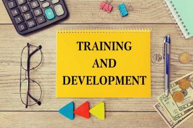 İş konsepti - Çalışma masası ve defter yazma eğitimi ve devamlılık