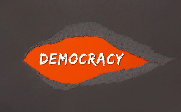 Democratía Inscripción Aparece Detrás Del Papel Roto — Foto de Stock