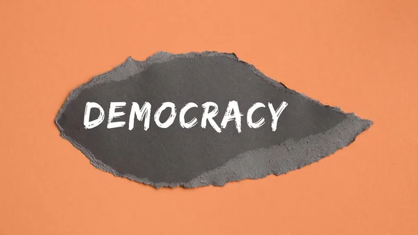 Democratía Inscripción Aparece Detrás Del Papel Roto — Foto de Stock
