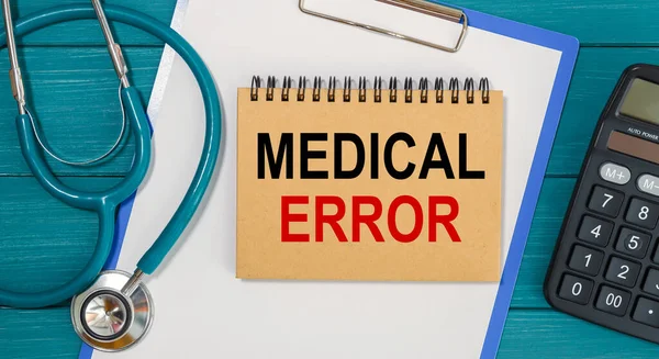 Notizblock Mit Text Medical Error Taschenrechner Und Stethoskop Medizinisches Konzept — Stockfoto