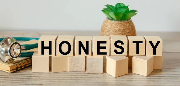 Houten Blokjes Met Afkorting Honesty Stethoscoop — Stockfoto