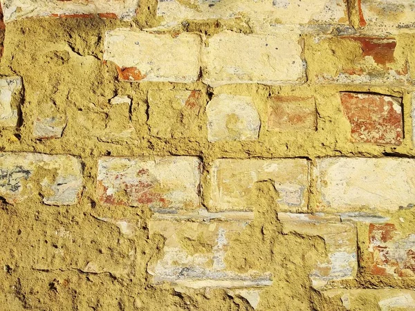 Eski kırık sıva cephe