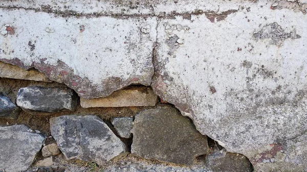 Eski kırık sıva cephe