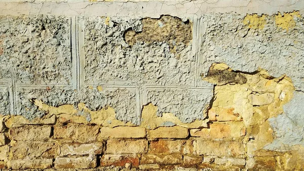 Eski kırık tuğla duvar sıva