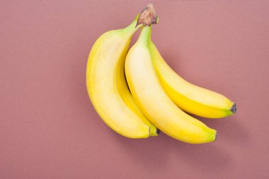 pembe bir arka plan yakın çekim güzel muz.