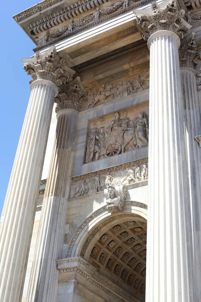 Façade Bâtiment Historique Sur Rue Milan Italie — Photo