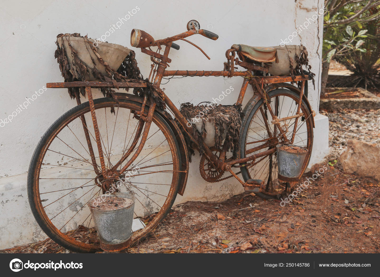 old rusty bike
