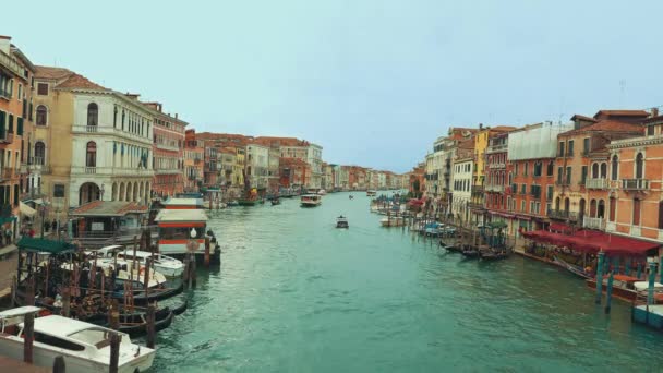 Schöner blick auf kanal in venedig, italien. — Stockvideo
