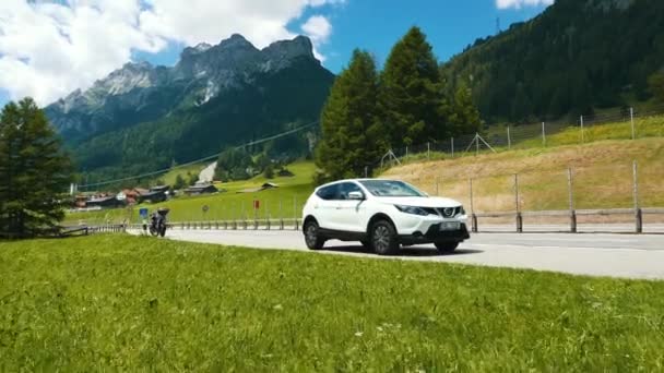 Riffelhorn Switherland - 03.06.2017: White SUV car in beautiful nature with view to Switherland mountais — Stock Video