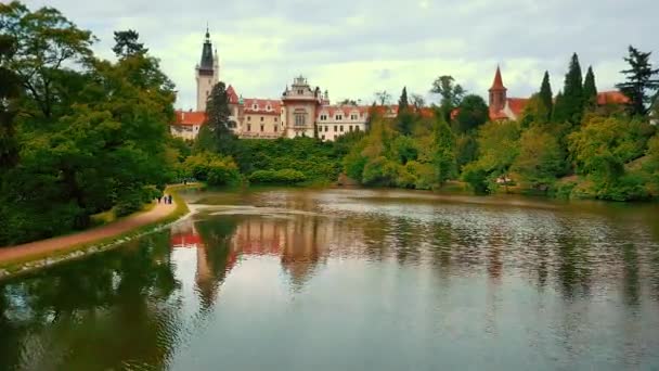 Vista aérea del Castillo Pruhonice en Praga, República Checa — Vídeo de stock