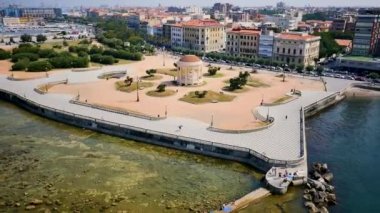 Çift hava dron görünümüyle Mascagni terasta Livorno, Toskana, İtalya