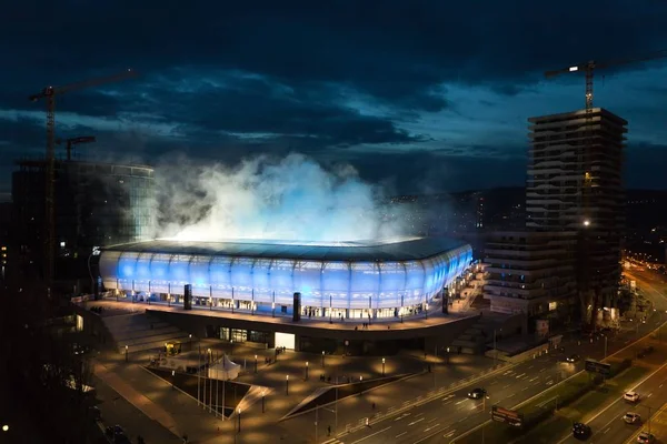 Bratislava, Slovakya - 3rd Mart 2019 - ilk maç kullanılan yeni futbol Stadı - duman kabukları üzerinde — Stok fotoğraf