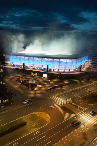 Bratysława, Słowacja - 3 marca 2019 - pierwszy mecz na nowy piłka nożna Stadion - dym pocisków używane — Zdjęcie stockowe
