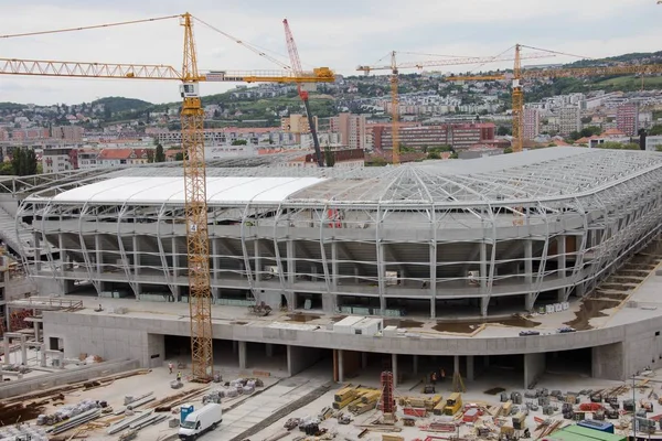 Bratislava, Slovakya - 1 Mayıs 2018 - yeni bir futbol stadyumu oluşturma. — Stok fotoğraf