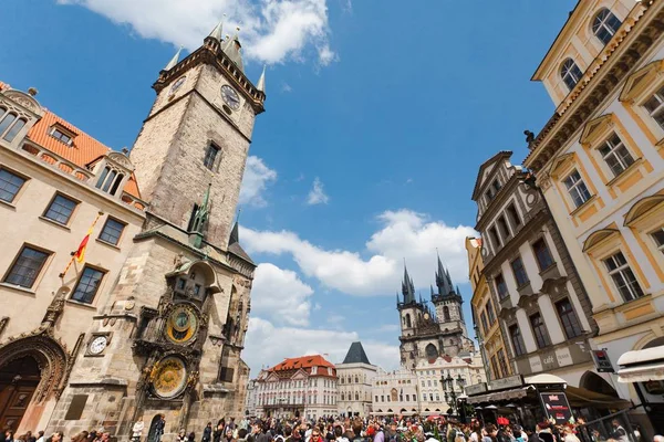 Prague, Czech Republic - March 5th 2011 - Old square in Prague. — Stock Photo, Image