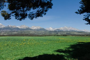 Dağı'nda kar ile yüksek Tatras-Slovakya.