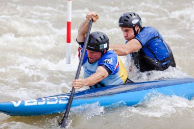 Bratislava-Cunovo, Slovakya-13 Ağustos-15 2010: ECA Avrupa Kano slalom Şampiyonası 2010