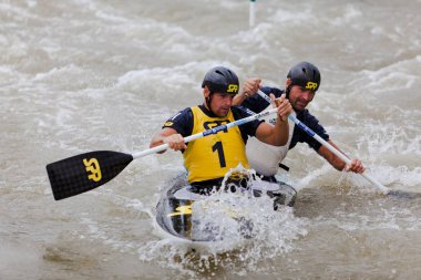 Bratislava-Cunovo, Slovakya-13 Ağustos-15 2010: ECA Avrupa Kano slalom Şampiyonası 2010