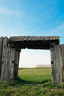 Vintage ağ geçidi, antik kent ahşap kapı
