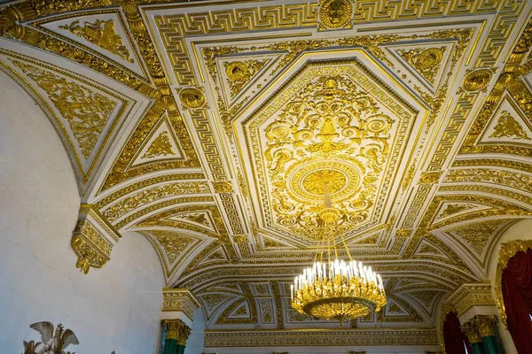 San Petersburgo, Rusia - 7 de julio de 2019 Interiores del Hermitage Mus — Foto de Stock