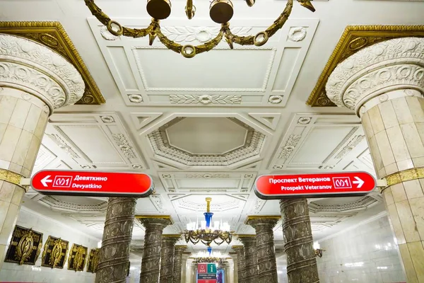 San Petersburgo, Rusia - 8 de julio de 2019: Metrostation Avtovo — Foto de Stock
