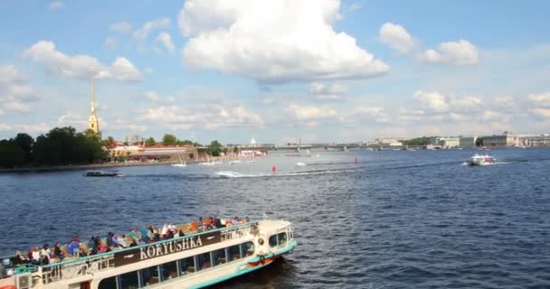 Szentpétervár Oroszország 2019 Július Közlekedés Neva Folyón Személyhajók — Stock videók