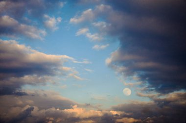 moon ile günbatımı gökyüzü