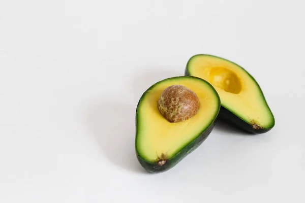 Avocado Auf Weißem Hintergrund — Stockfoto