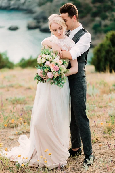 Beautiful portrait of bride and groom hug each other tender — Stock Photo, Image