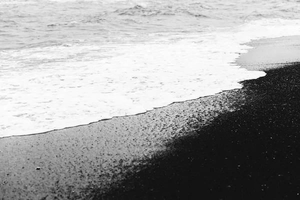 Storm on the seashore , the wave washes the stones — Stock Photo, Image