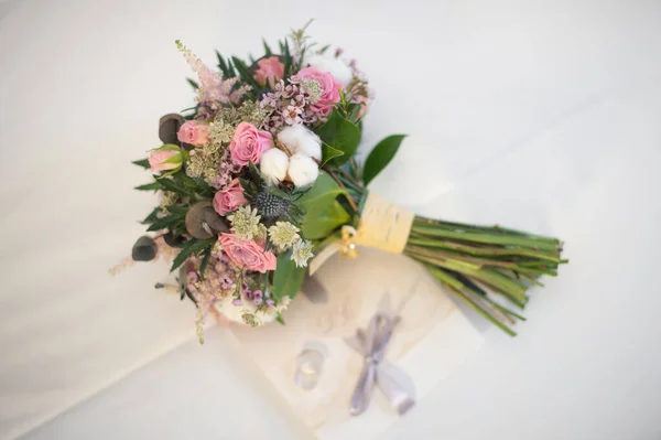 Bouquet Mariée Avec Des Fleurs Précieuses — Photo